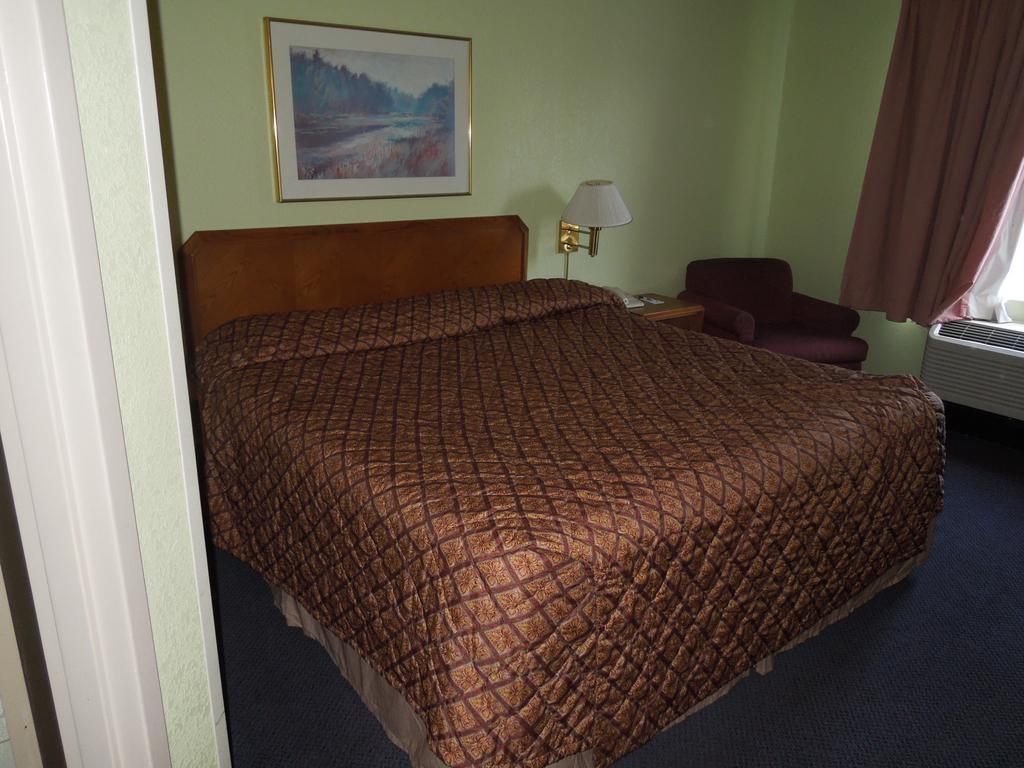 Travelodge - Cincinnati Sharonville Room photo