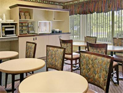 Travelodge - Cincinnati Sharonville Restaurant photo