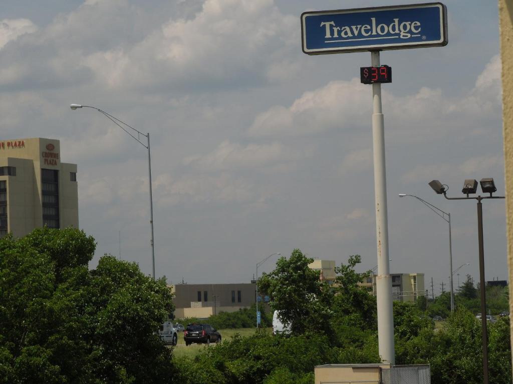 Travelodge - Cincinnati Sharonville Exterior photo